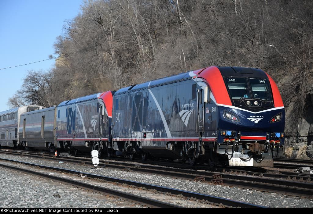 "Empire Builder" rolls east through Hoffman